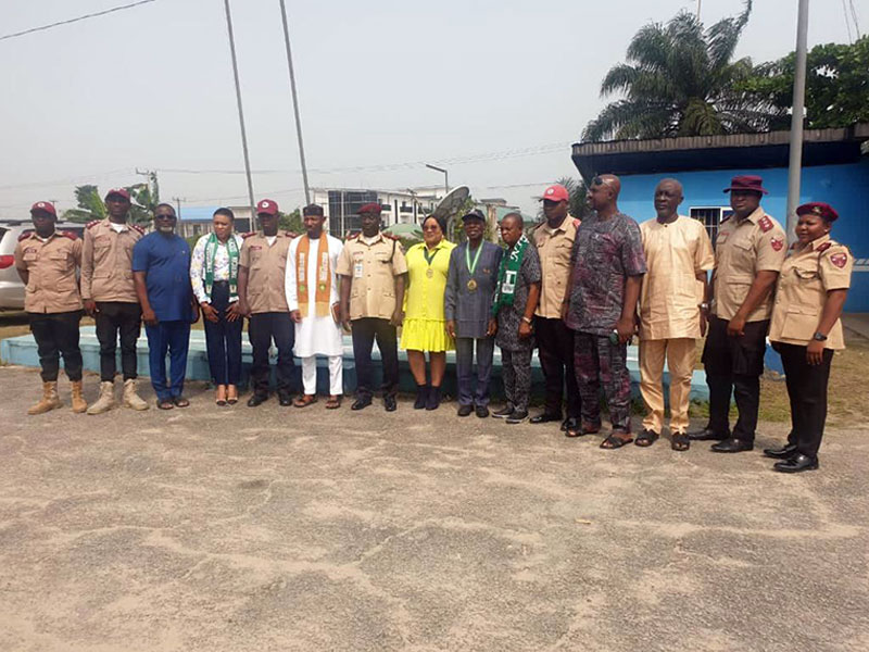 President-and-team-courtesy-visit-to-Federal-Road-Safety-2