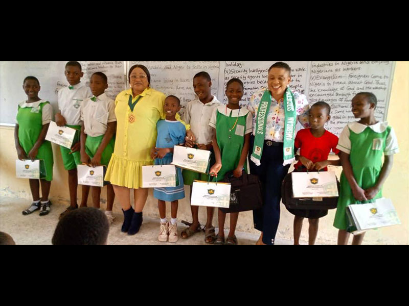 President-and-team-visit-to-Primary-school-2